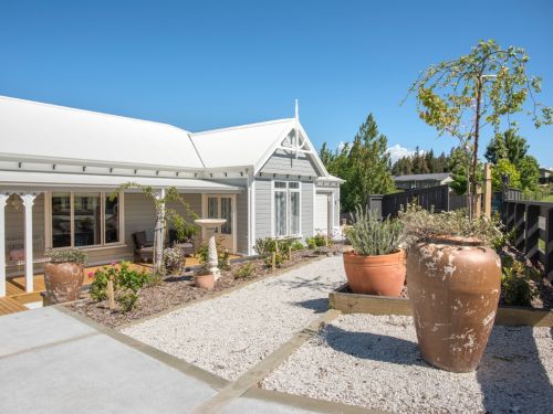 57 Fairbourne Drive
